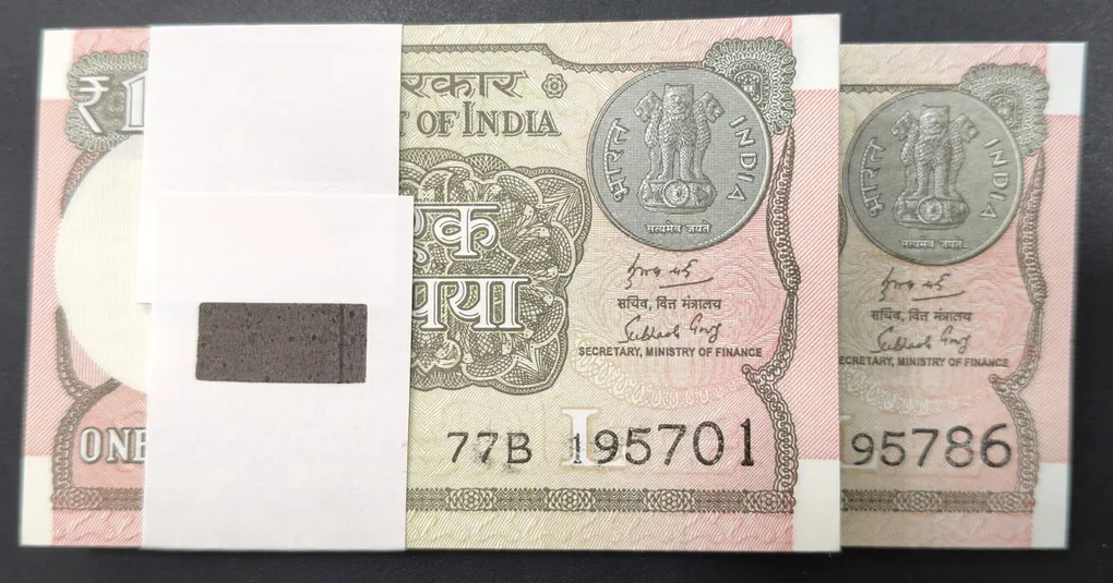 One Rupees 2019 Governor Subhash GARG Rare GEM UNC Serial Packet with Fancy Number Ending 786