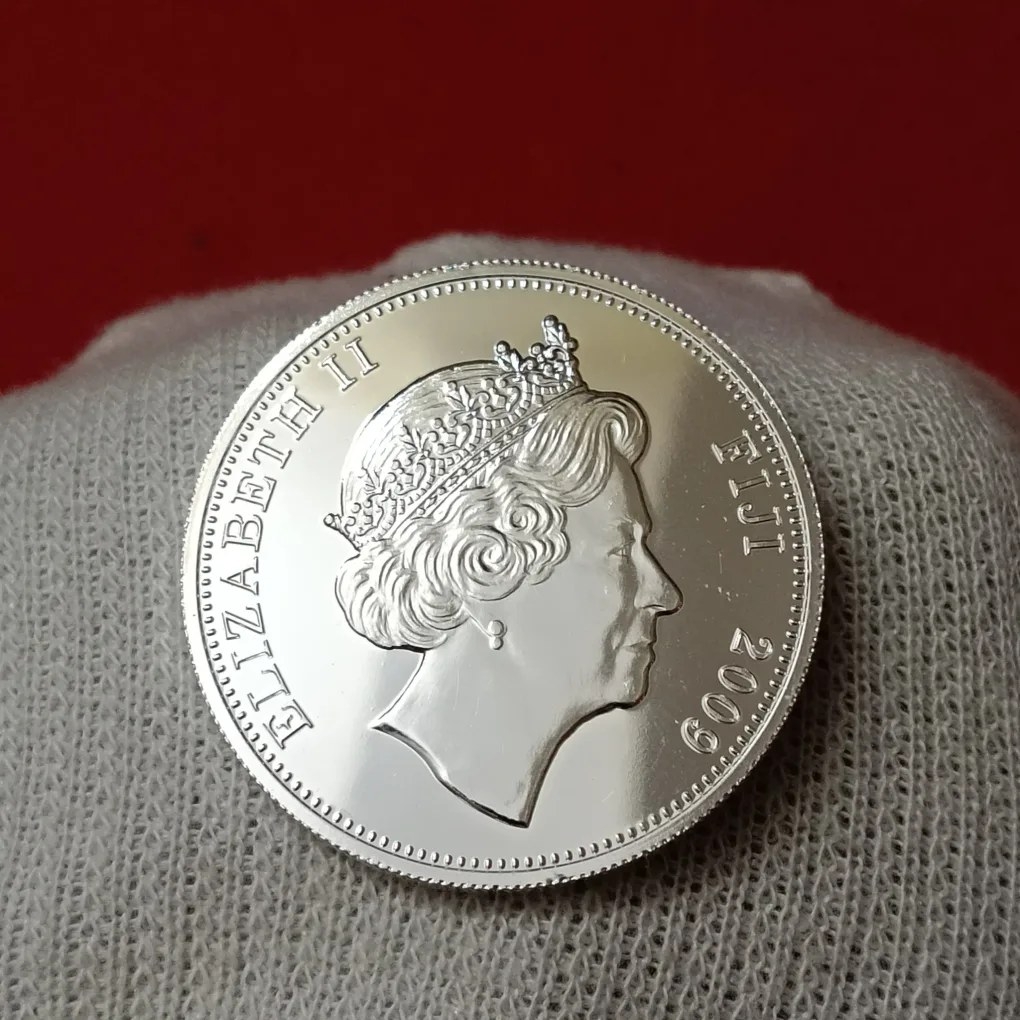 Elizabeth One Dollar 2009 - FIJI Great Animals of the World” series featuring a Leopard FIZI Country Proof Coin