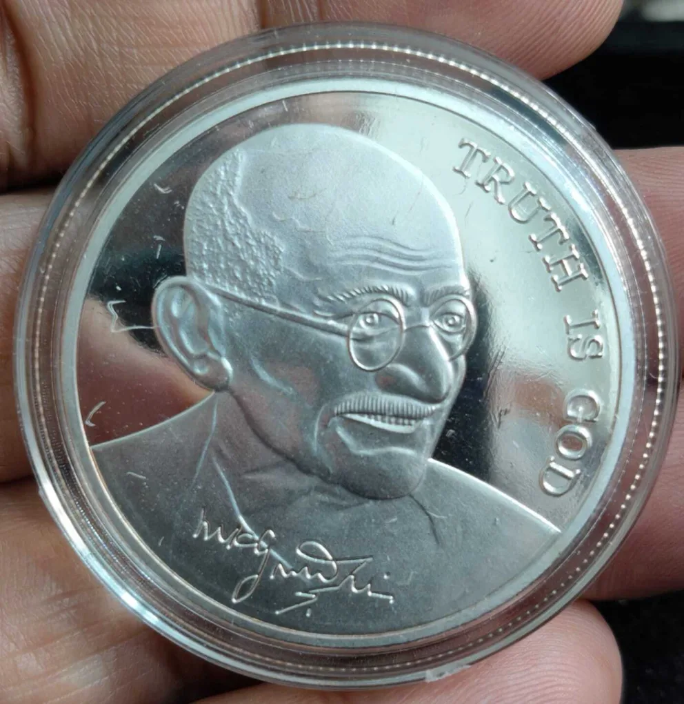 Reproduction Coin –Malta 500 lira 2004-Mahatma Gandhi Silver Plated Commemorative UNC Coin