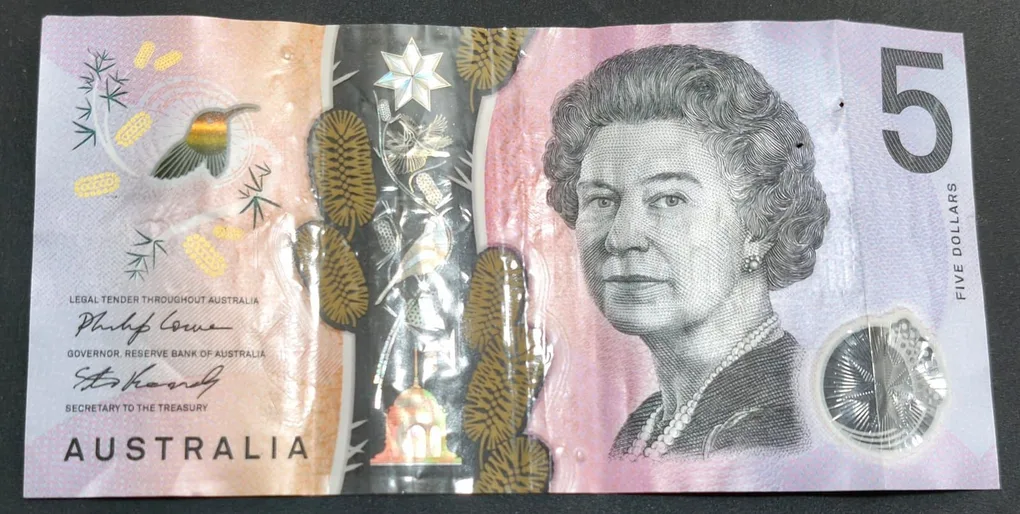 Australia 5 Dollar Rare Polymer Note #B2