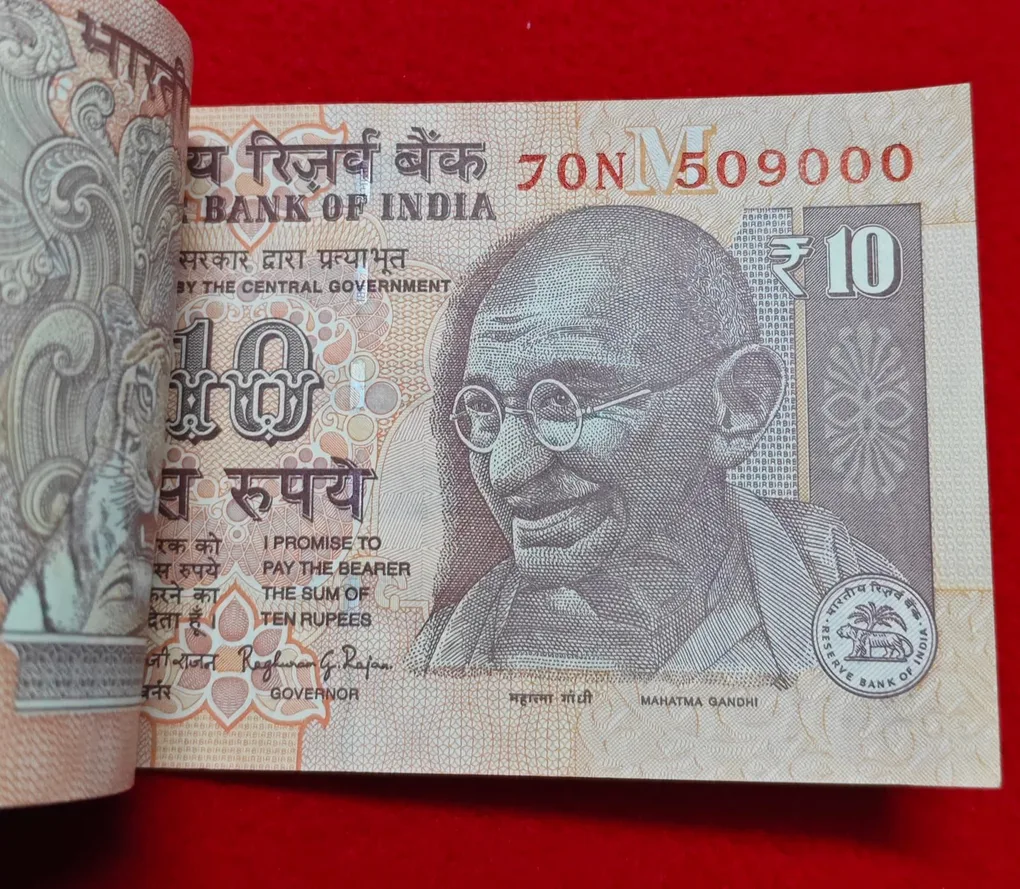 10 Rupee Old Issue Packet 2014 UNC Condition Packet Serial No. 508901