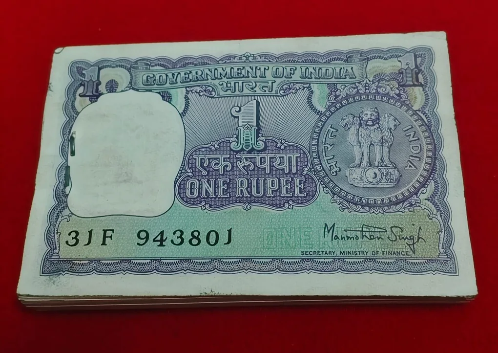 A-36 Manmohan Singh One Rupee Packet Serial No. 943801