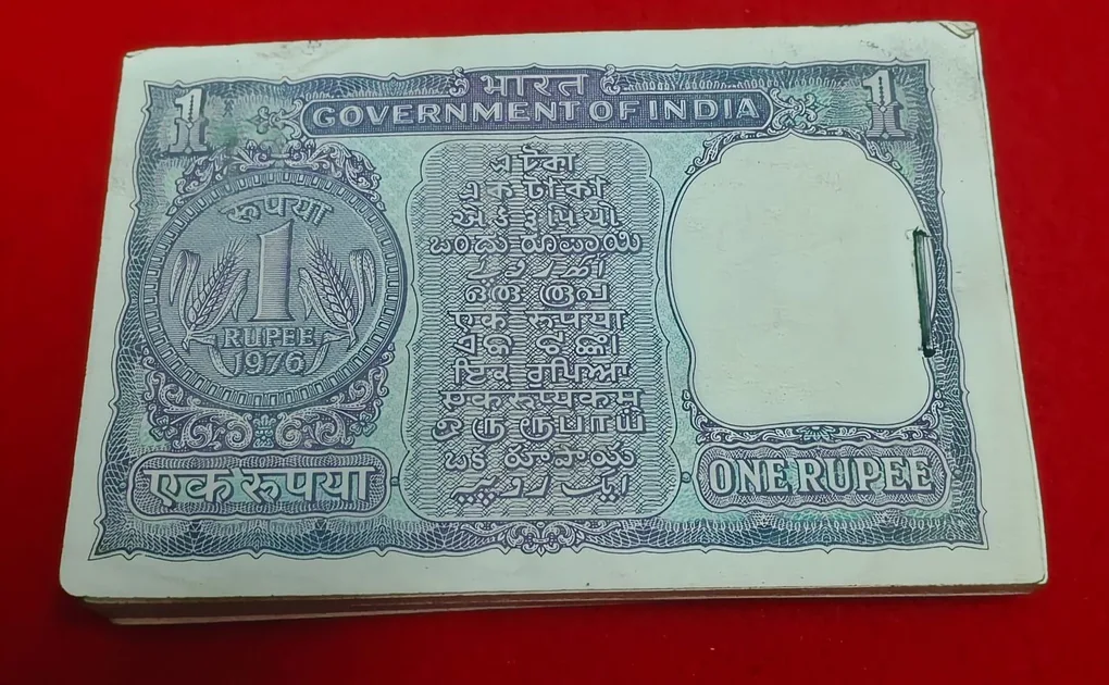 A-36 Manmohan Singh One Rupee Packet Serial No. 943801