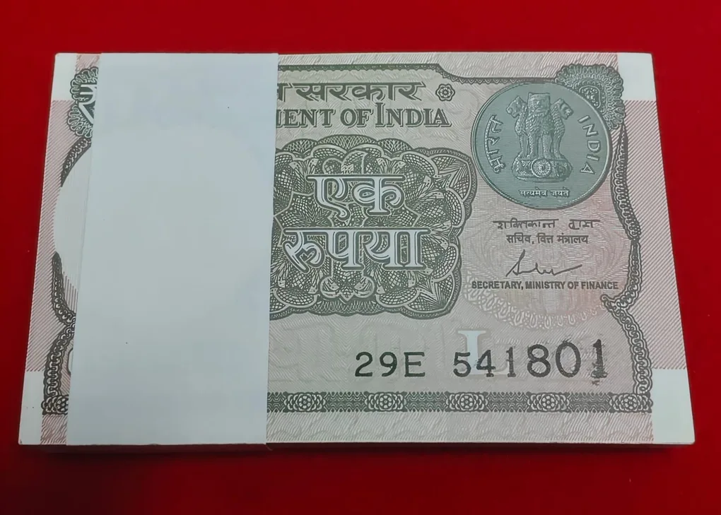 A-62 Shaktikanta DAS One Rupee Packet Starting 541 Serial No. 541801