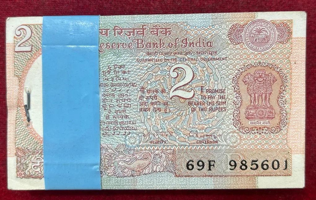 2 Rupees Satellite Governor C. Rangarajan Rare Serial Packet GEM Chocolate
