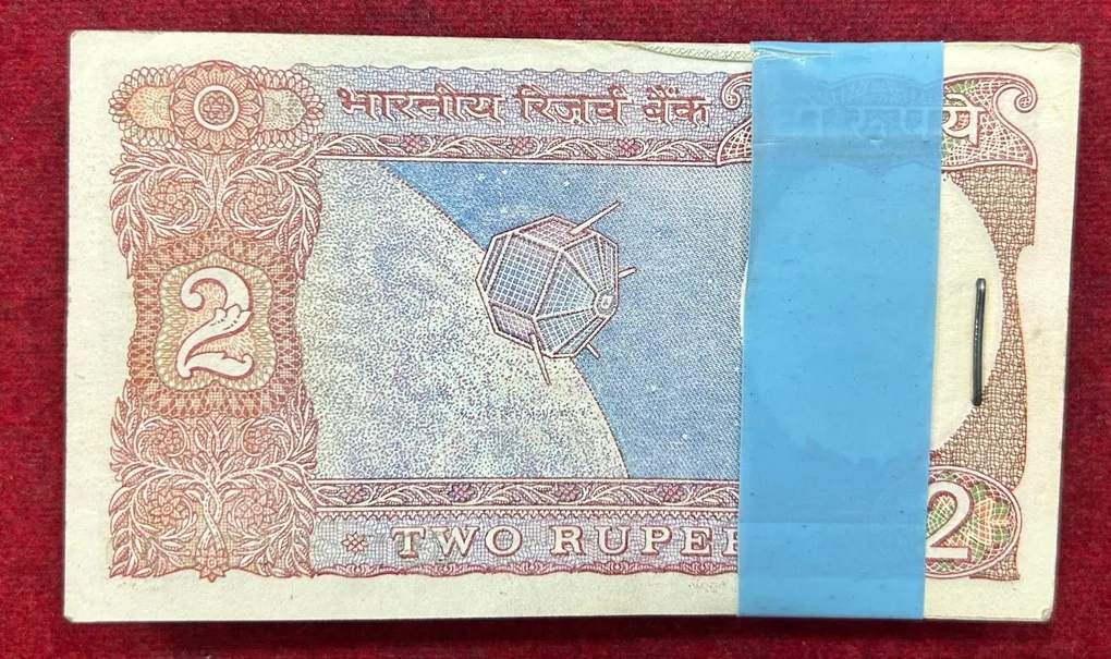 2 Rupees Satellite Governor C. Rangarajan Rare Serial Packet GEM Chocolate