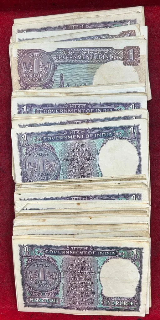 Big Size One Rupees MIX Governor MIX Date Top Condition (100 Note) LOTT #*120