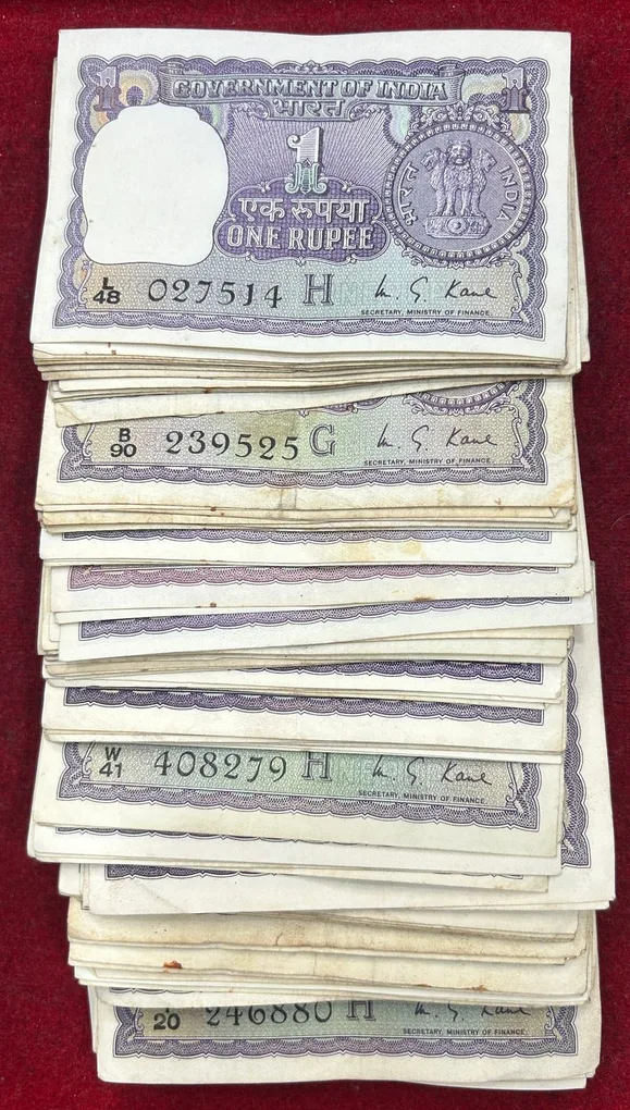 Big Size One Rupees MIX Date Top Condition (100 Note) LOTT #*121