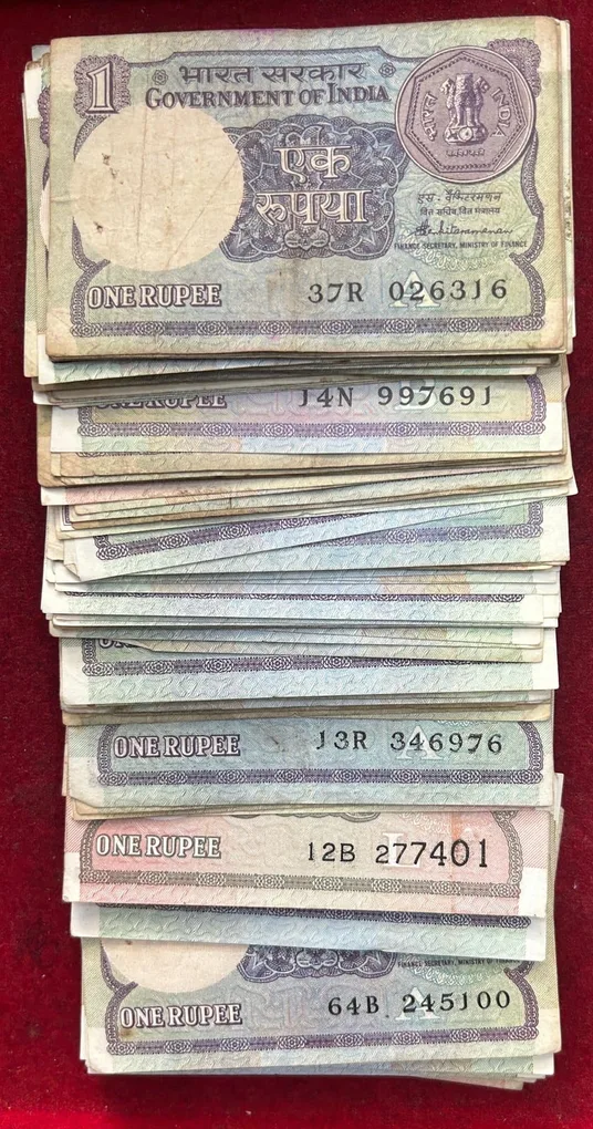 One Rupees Used Condition (100 Note) LOTT #*127