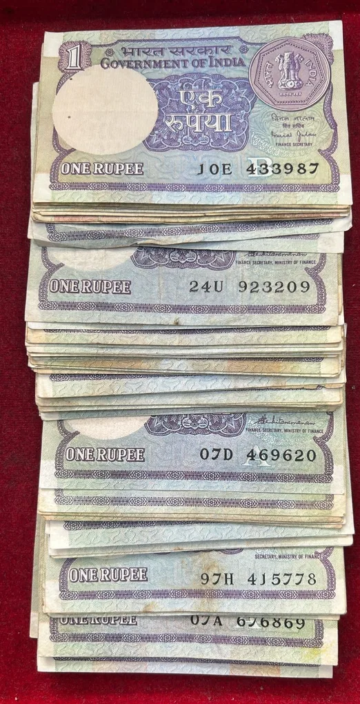 One Rupees MIX Governor (100 Note) LOTT #*129
