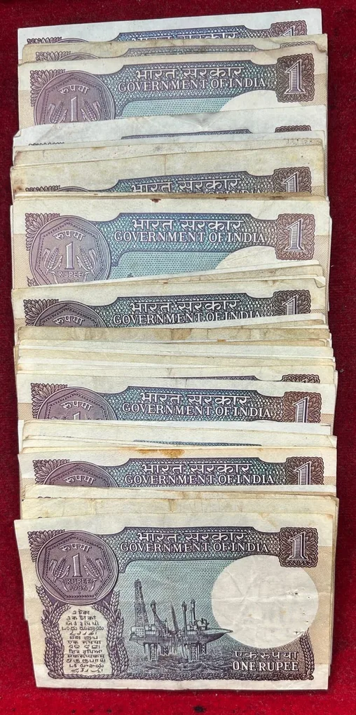 One Rupees MIX Governor (100 Note) LOTT #*129