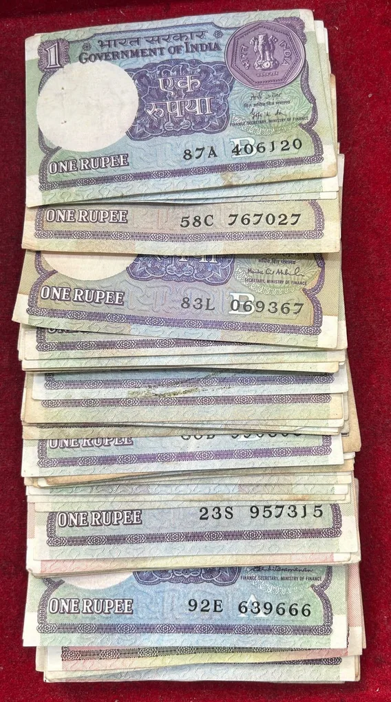 One Rupees MIX Governor (100 Note) LOTT #*130