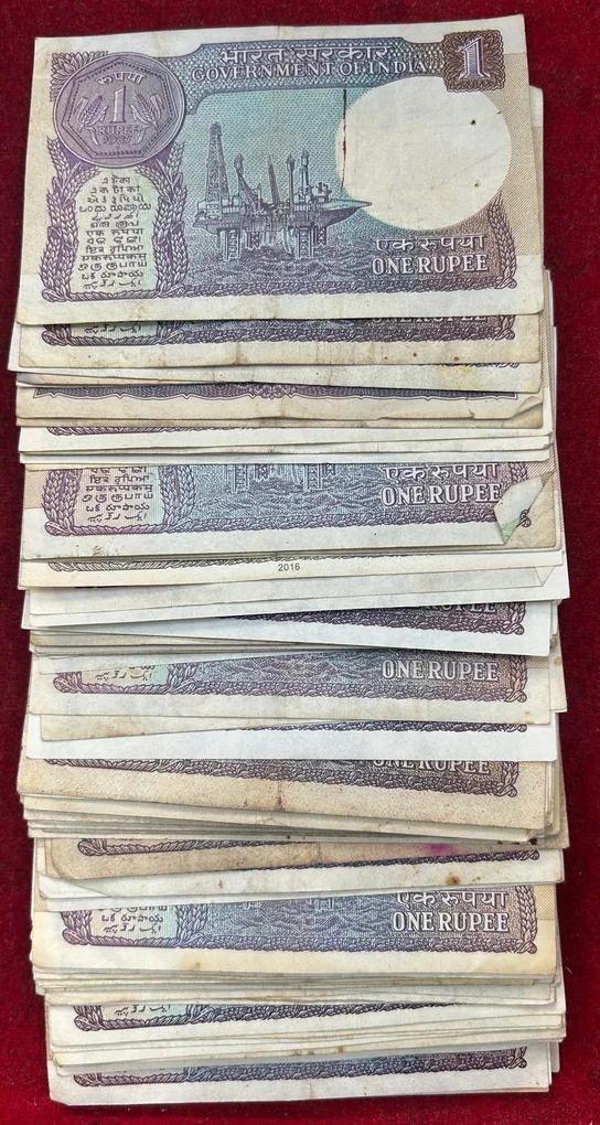 One Rupees MIX Governor (100 Note) LOTT #*130