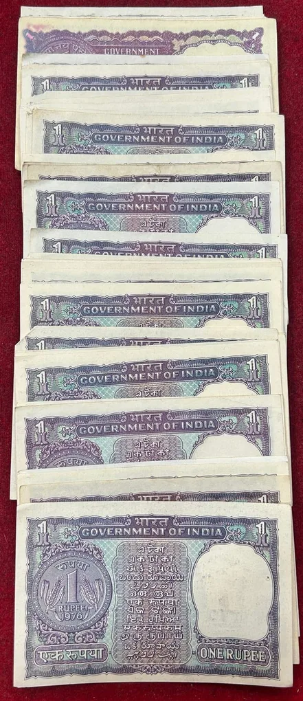 One Rupees Mix Governor Mix Date Unc (40 Note) Lott# # *140