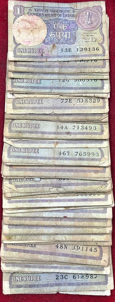 One Rupees Mix Governor (100 Note) Lott Low Condition # # *142