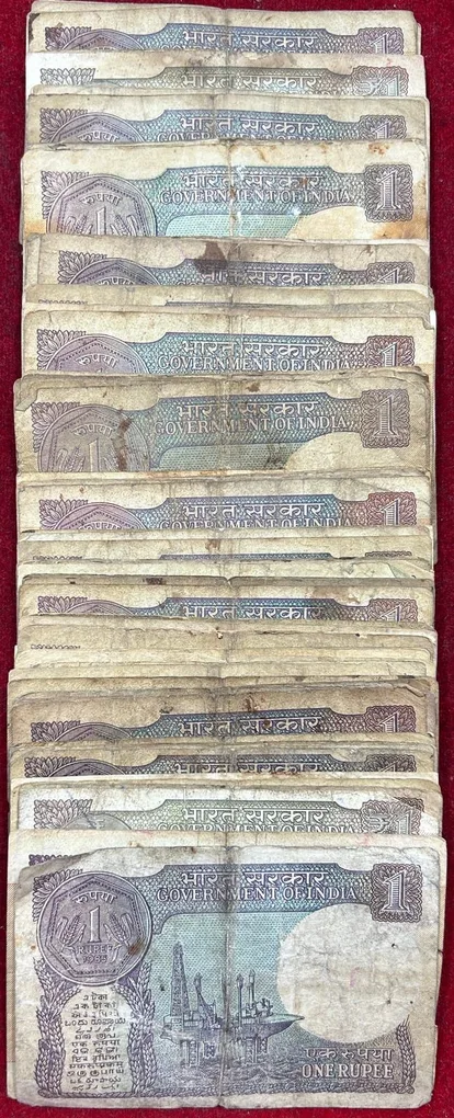 One Rupees Mix Governor (100 Note) Lott Low Condition # # *142