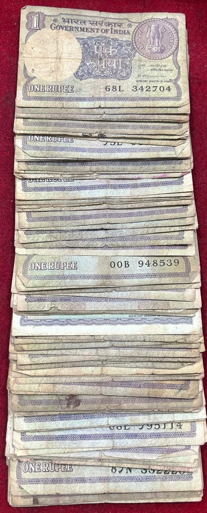 One Rupees Mix Governor (100 Note) Lott Low Condition# *144