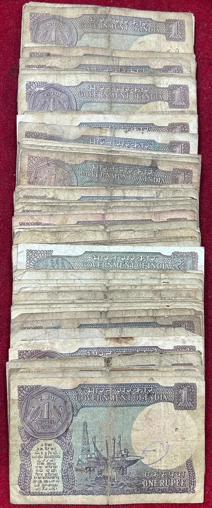 One Rupees Mix Governor (100 Note) Lott Low Condition# *144