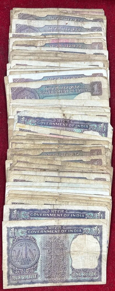 One Rupees Mix Governor (100 Note) Lott # *145