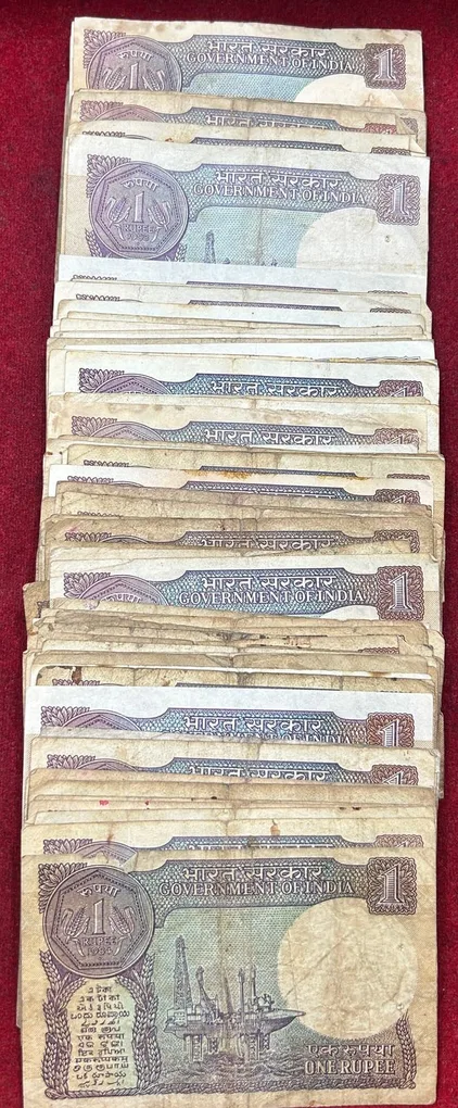 One Rupees Mix Governor (100 Note) Lott Used Condition# *146
