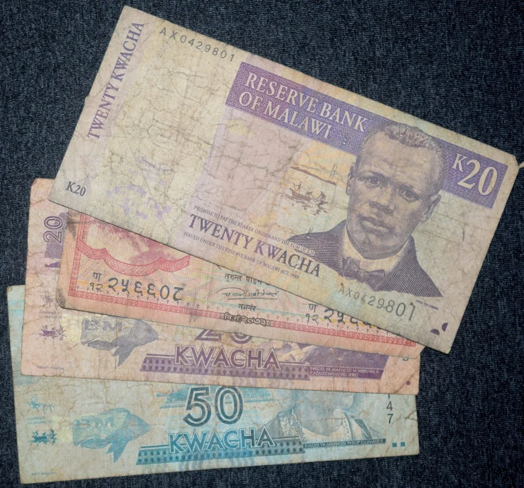 Mixed lot 4 Loose Notes 3 of Malawi Country and 1 of Nepal