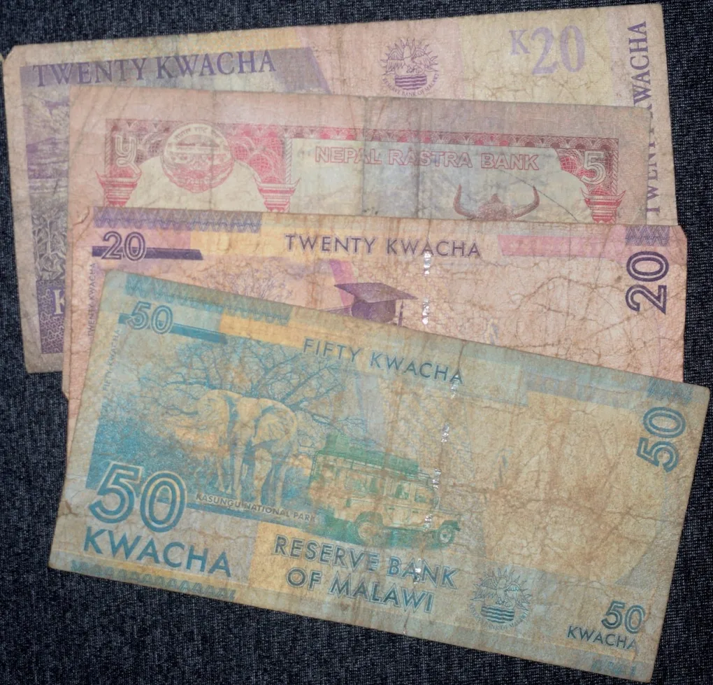 Mixed lot 4 Loose Notes 3 of Malawi Country and 1 of Nepal