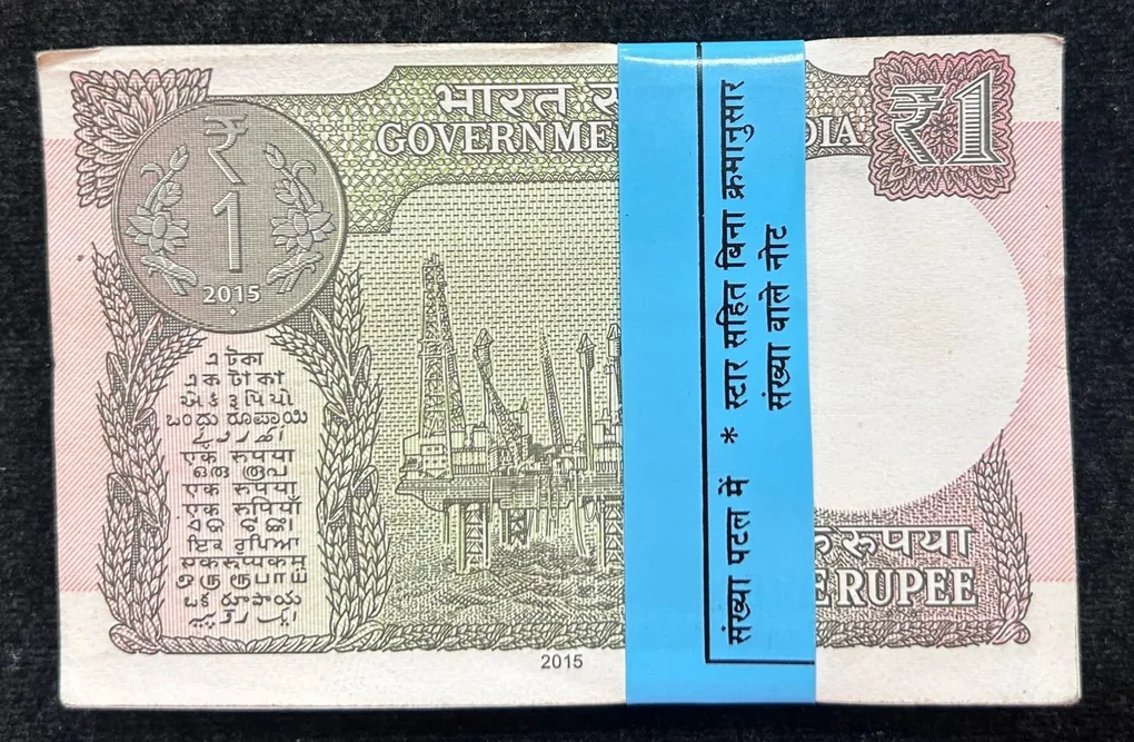 1 Rupees 2015 Rare UNC Serial Packet (Last One Note Star)