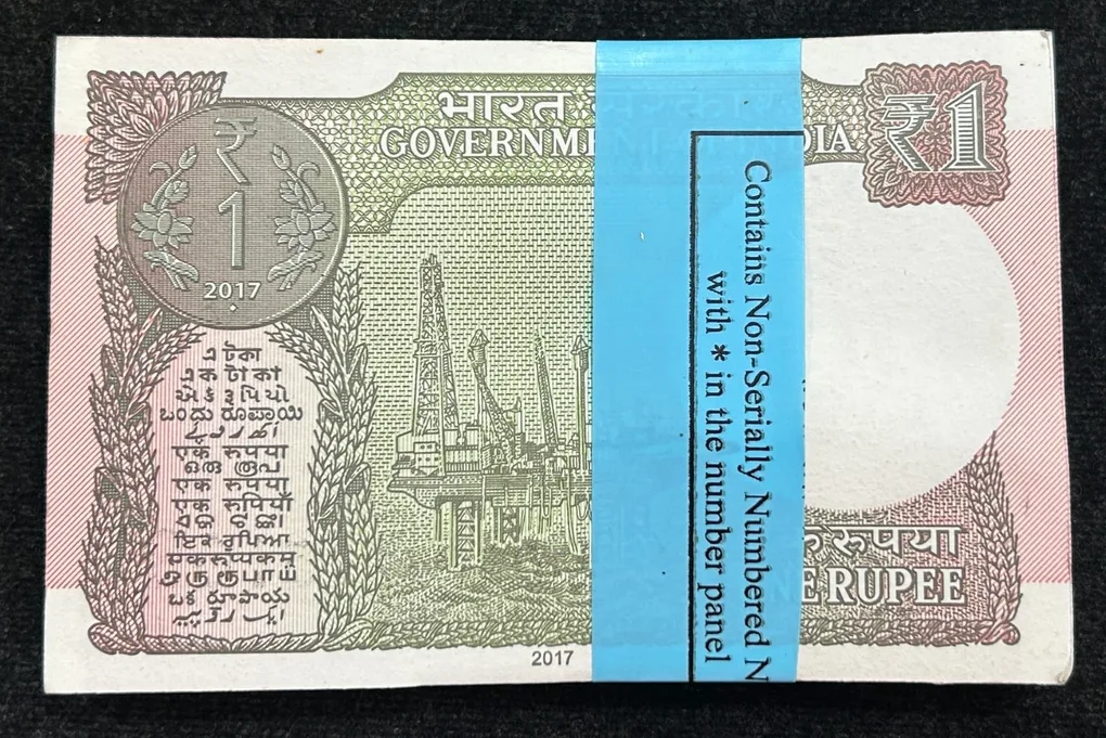 1 Rupees 2017 Rare UNC Serial Packet (Last Two Note Star) 786 Missing Packet