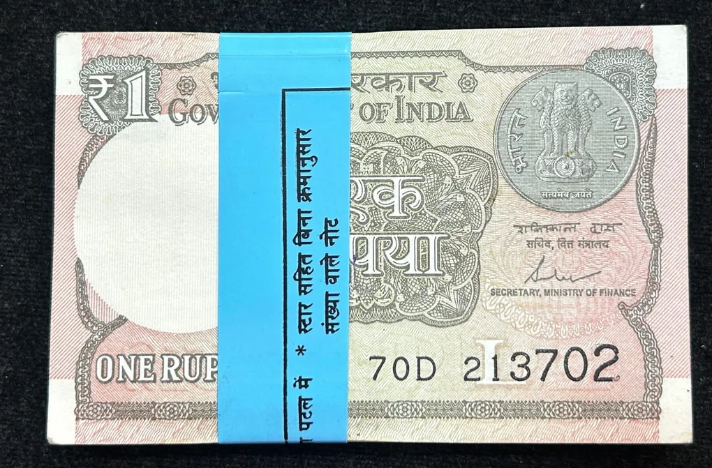 1 Rupees 2017 Rare UNC Serial Packet (First And 786 Note Missing)