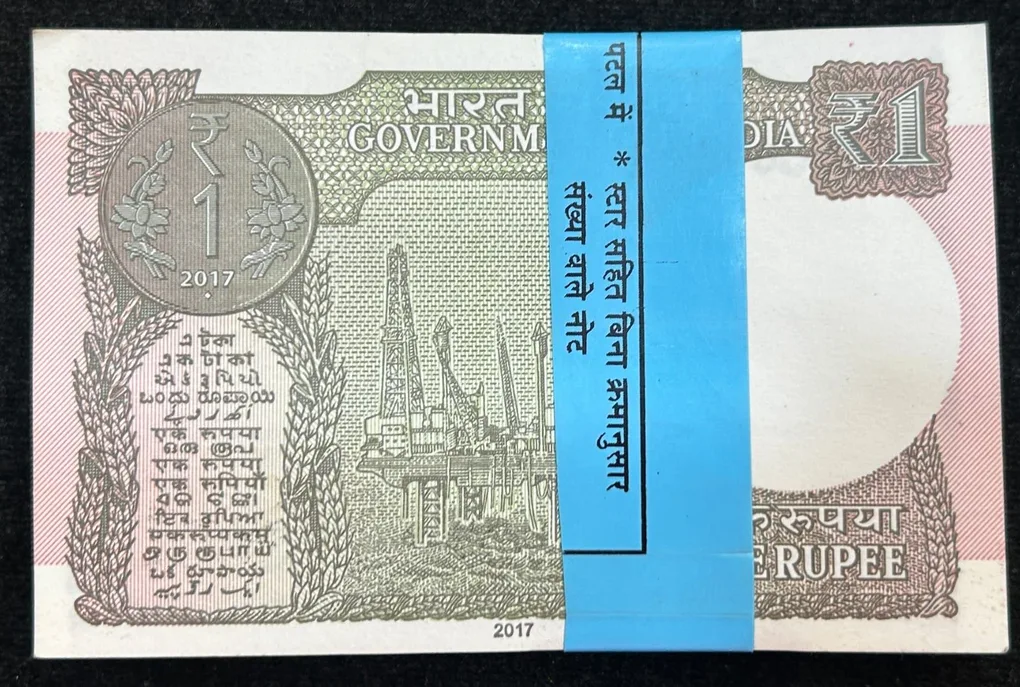 1 Rupees 2017 Rare UNC Serial Packet (First And 786 Note Missing)