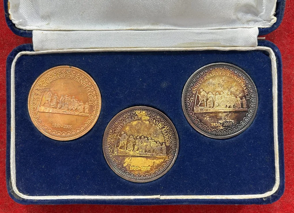 (5 Anniversary of Dandhi March 1930-2005) Mahatma Gandhi 3 Different Metal Rare Set with BOX