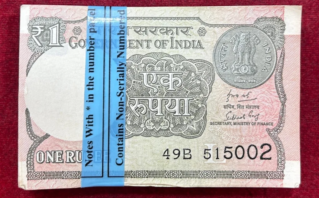 1 Rupees 2018 Governor Subhash Garg Rare 99 Note Serial Packet ( First Note Missing)