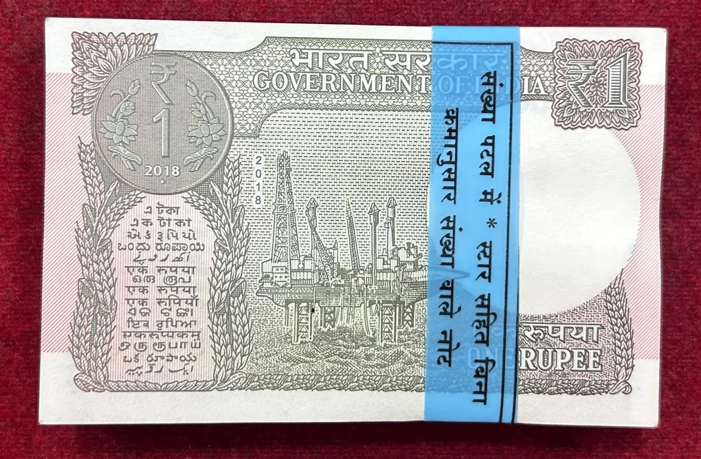 1 Rupees 2018 Governor Subhash Garg Rare 99 Note Serial Packet ( First Note Missing)