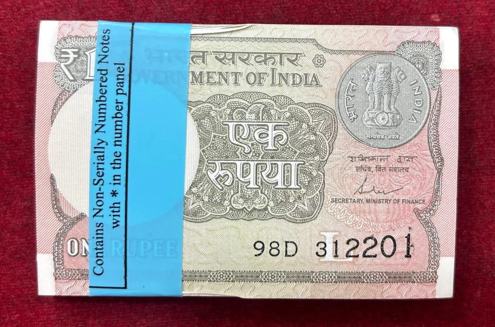 1 Rupees 2017 Governor Subhash Garg Rare Serial Packet ( Last Note Star)