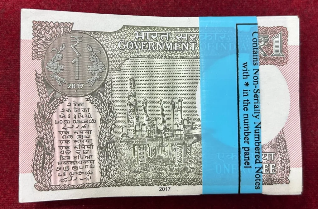 1 Rupees 2017 Governor Subhash Garg Rare Serial Packet ( Last Note Star)