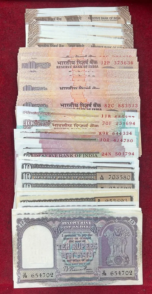 154 Note Signature Set 10 Rupees UNC { SEE Description } ④