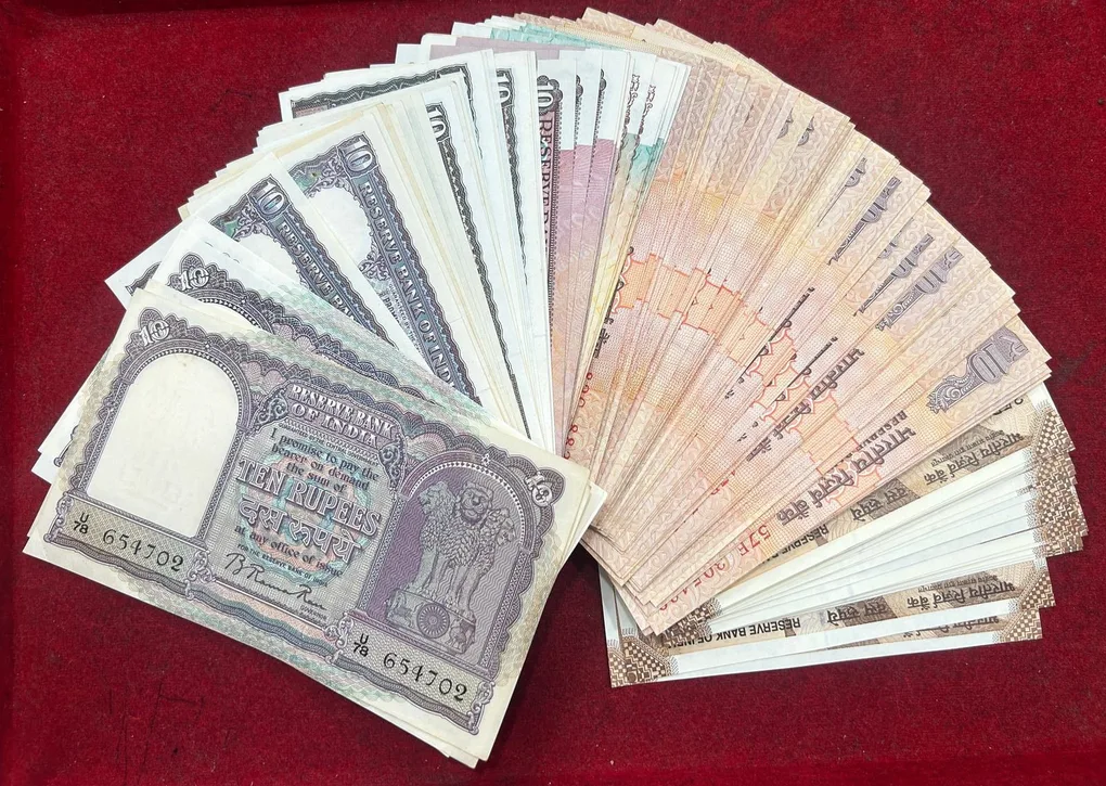 154 Note Signature Set 10 Rupees UNC { SEE Description } ④
