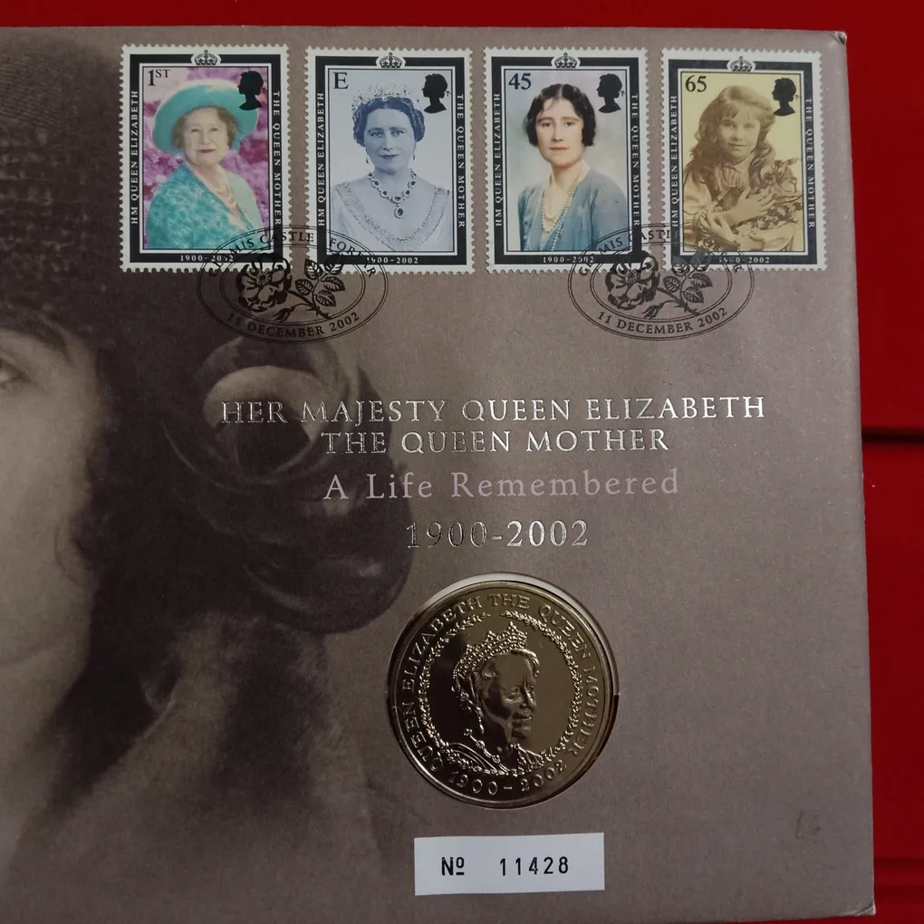 Ex Rare 5 Pounds Proof Coin Her Majesty Queen Elizabeth The Queen Mother 1900-2002 Royal Mint