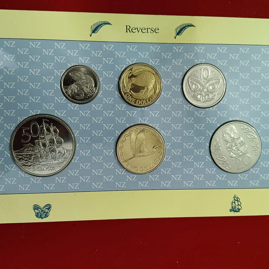 Ex Rare Proof Coin New Zealand Captain Cook's Endeavour Brilliant Uncirculated Coin Set Year 1990 Issue By Royal New zealand Mint