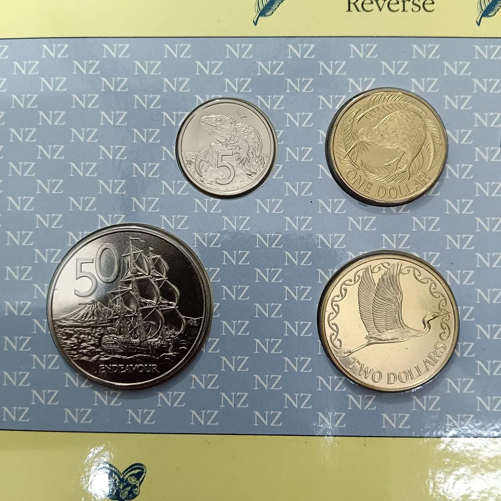 Ex Rare Proof Coin New Zealand Captain Cook's Endeavour Brilliant Uncirculated Coin Set Year 1990 Issue By Royal New zealand Mint