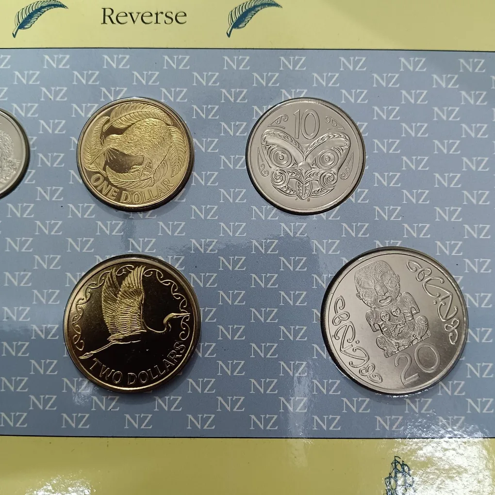Ex Rare Proof Coin New Zealand Captain Cook's Endeavour Brilliant Uncirculated Coin Set Year 1990 Issue By Royal New zealand Mint