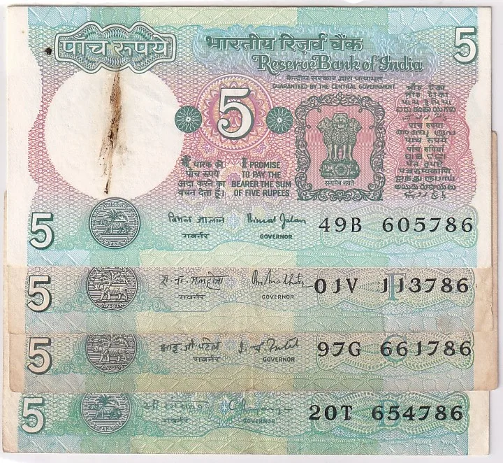 Tractor Issue 5 Rupees Four Different Signatures 786 Ending Lot #1