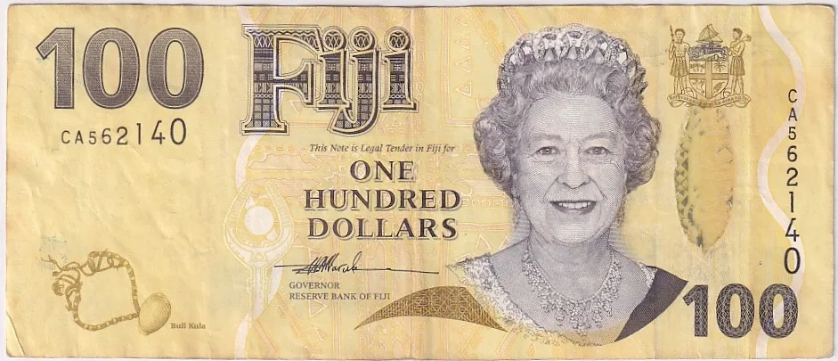 Fiji 100 Dollar Queen Elizabeth II 2007 Year Banknote Rare #3