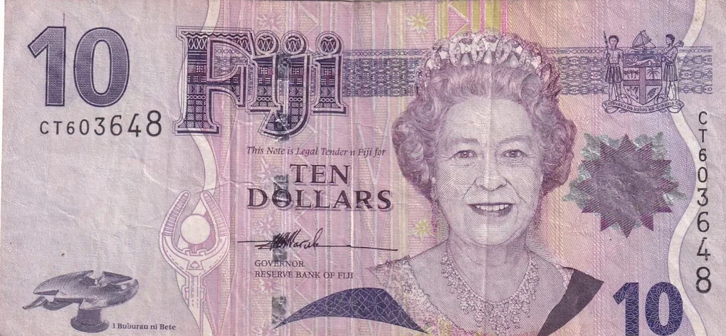 Fiji 10 Dollars - Elizabeth II Rare Note #B2