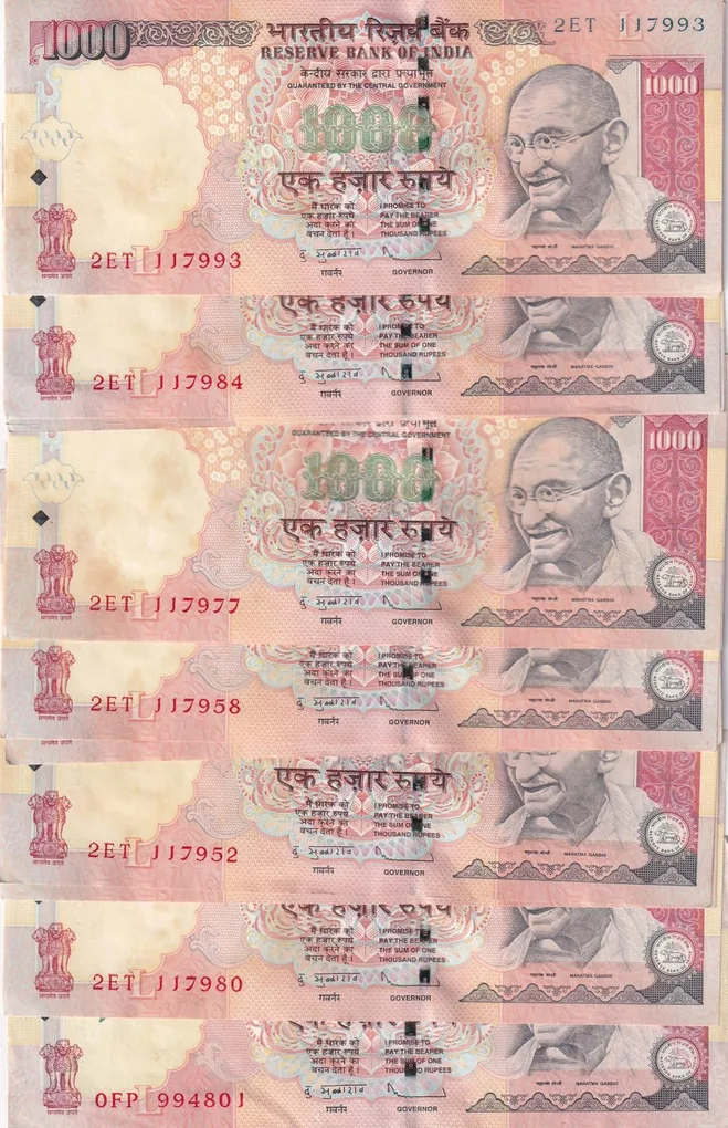 1000 RUPEES GOVERNOR D.SUBBARAO TOP CONDITION NOTE ( NORMALLY STAIN ) BUYER WILL RECEIVE RANDOMLY 1 NOTE