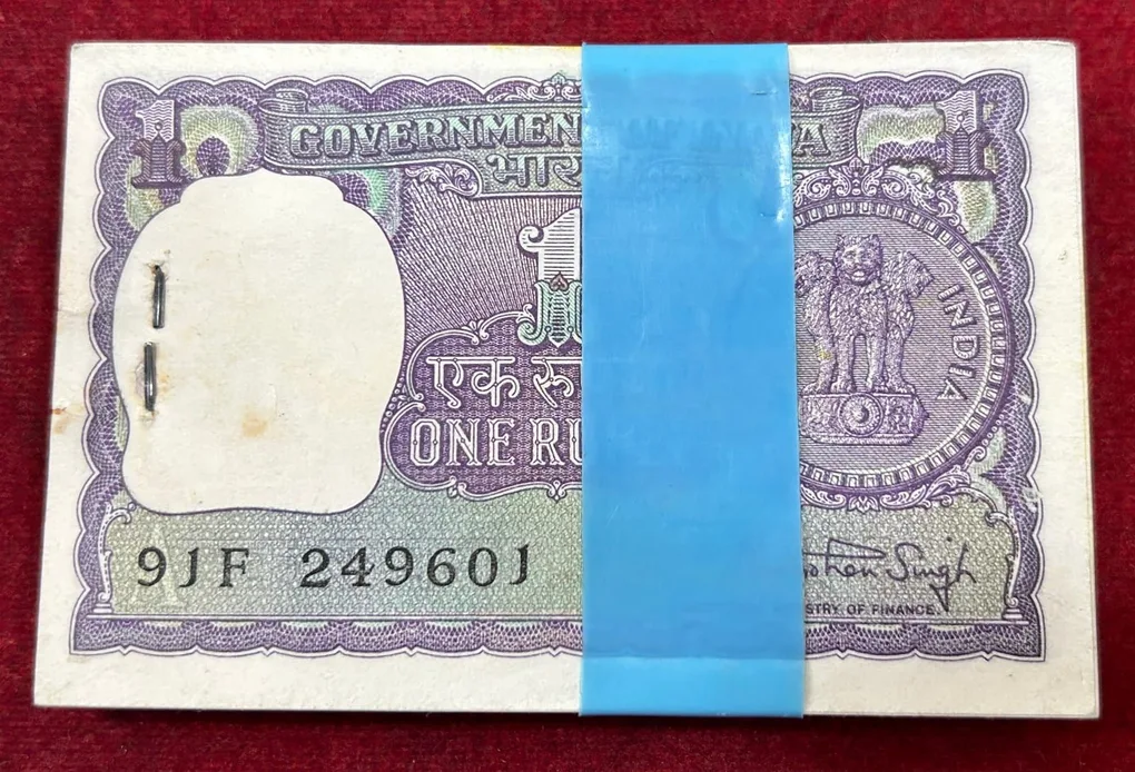 1 RUPEES 1978 GOVERNOR MANMOHAN SINGH RARE CHOCOLATE CONDITION SERIAL PACKET
