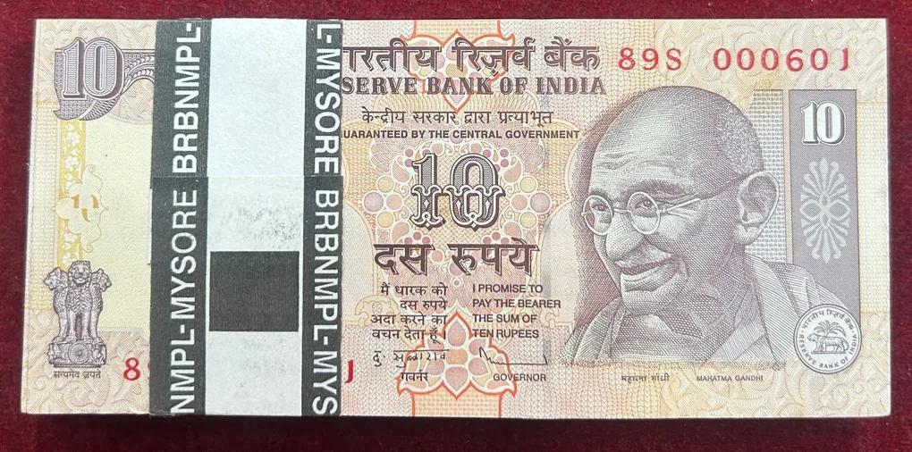 10 RUPEES GOVERNOR D.SUBBARAO GEM UNC RARE LOWER NUMBER SERIAL PACKET