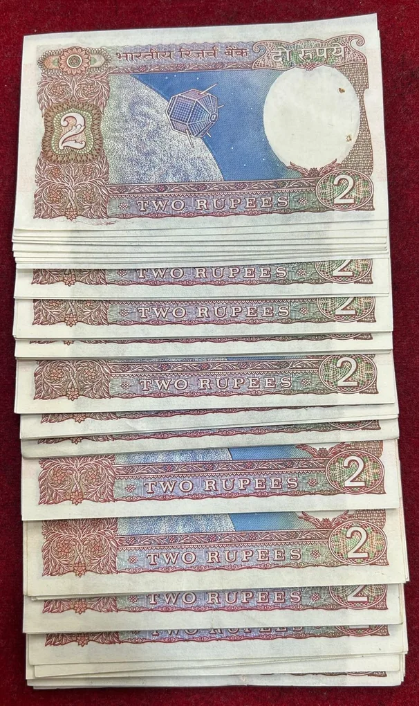 2 RUPEES SATELLITE MIX GOVERNOR UNC (100 NOTE)#B-3