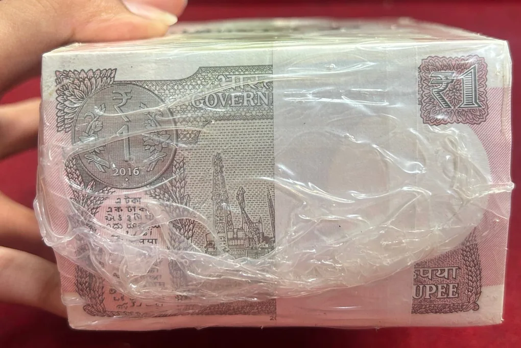 One Rupees 2016 Governor Ratan.p.watel Rare 1000 Note Sealed Packed RIM