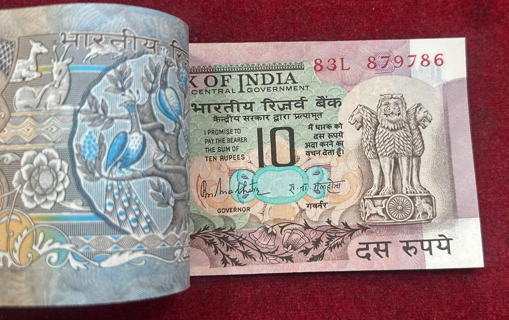 10 RUPEES (PEACOCK) GOVERNOR R.N MALHOTRA RARE SERIAL PACKET (WITH 786 FANCY NUMBER)